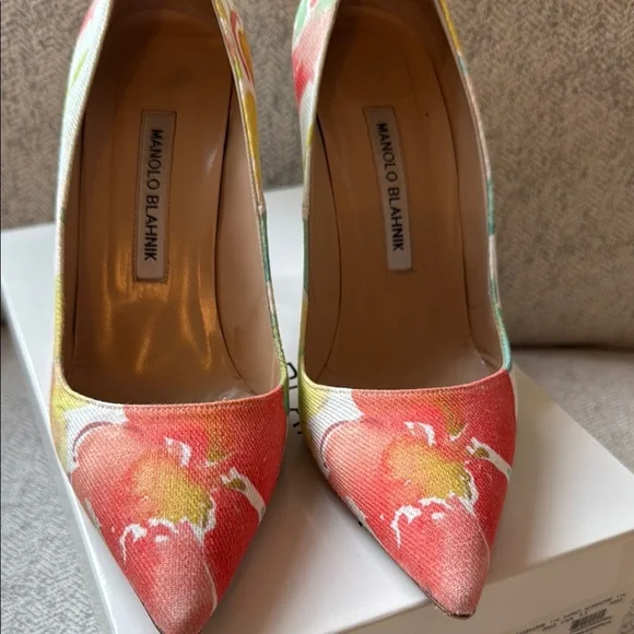Manolo Blahnik BB 105 Pumps - Picture 2 of 13
